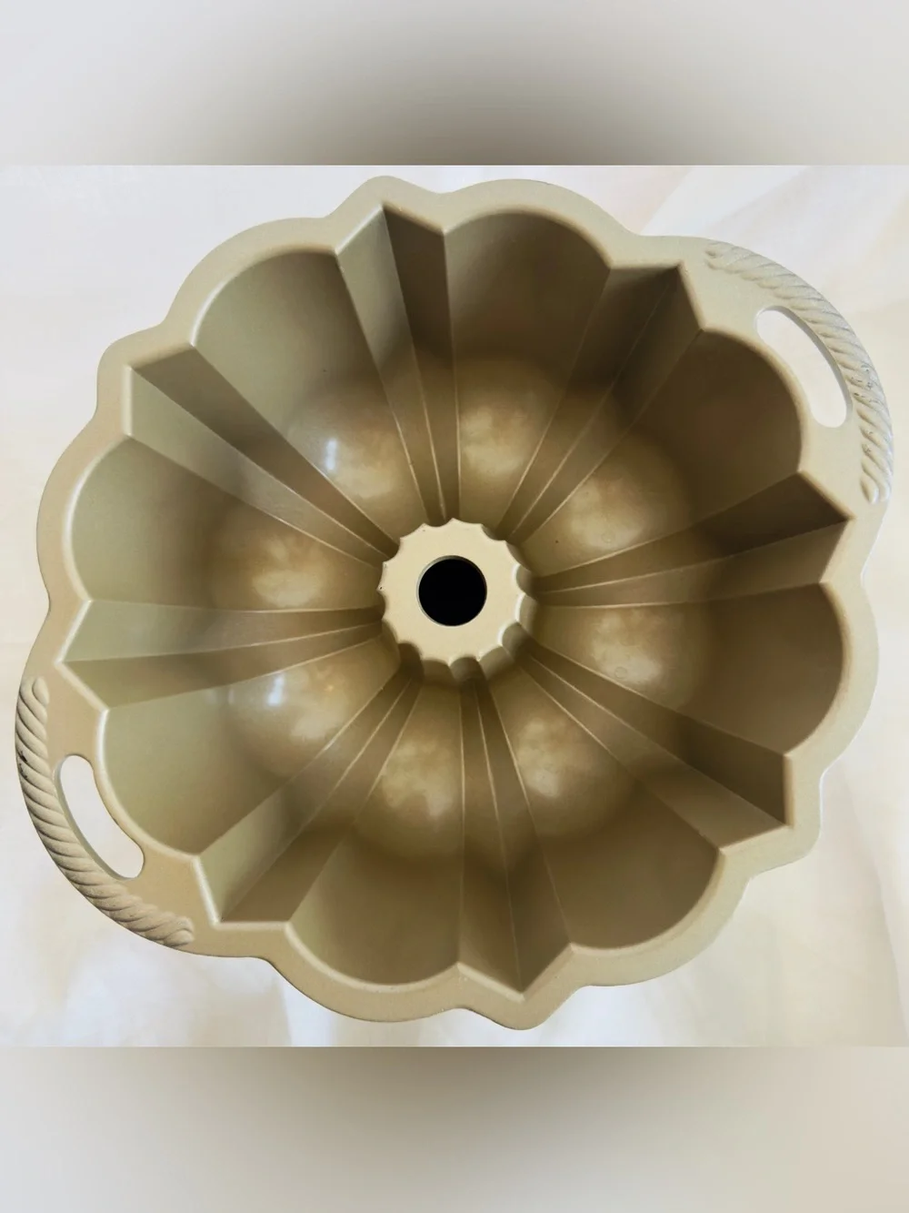 Nordic Ware ProfGrade 60th Anniversary Cast Aluminum Silver/Gold Bundt Pan 50037